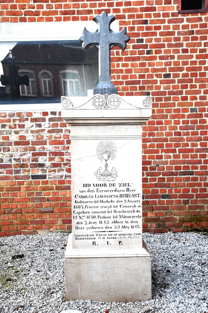 Tombe de R. M. Carolus Bernast